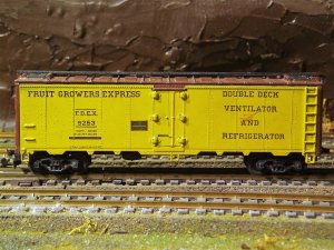 3 reefer Fruit Growers Express FGE 9253.jpg