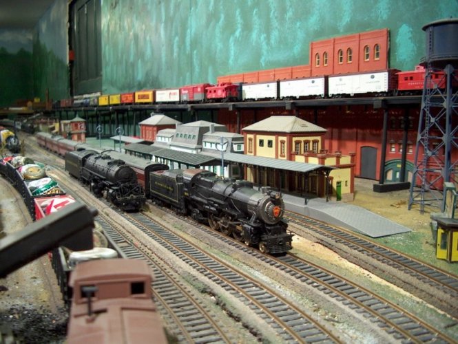Riv HH1 & Penn Line K4 ok.JPG