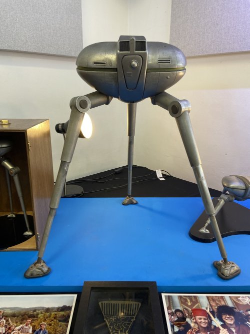tripod with head on.jpg